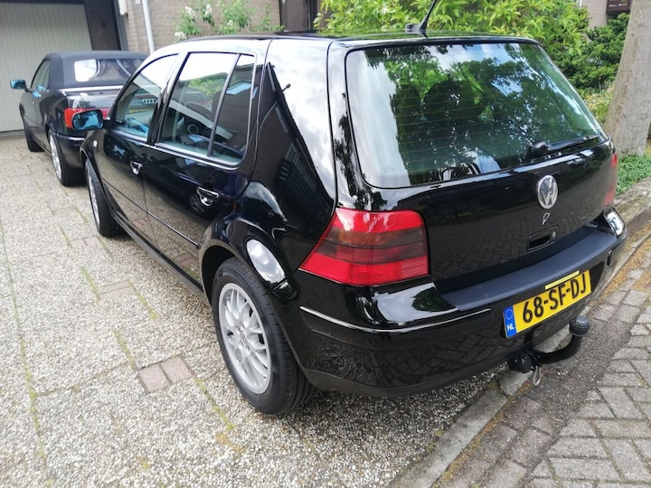 Volkswagen Golf 2.3 V5 Highline (2000)