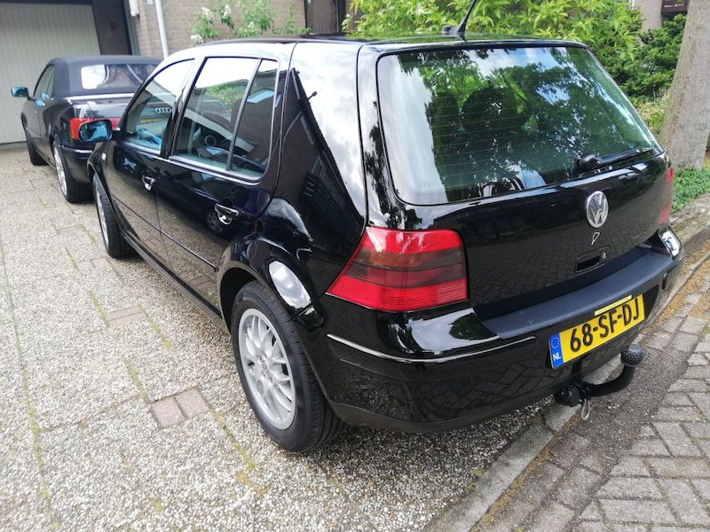 Volkswagen Golf 2.3 V5 Highline (2000)