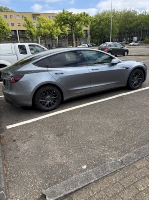 Tesla Model 3 RWD