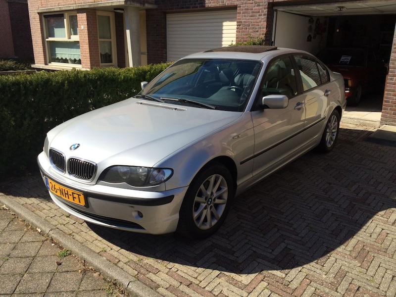 BMW 318i Executive (2003)