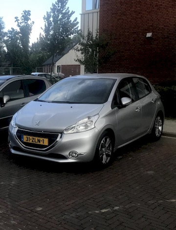 Peugeot 208 Envy 1.2 PureTech 82 (2013)