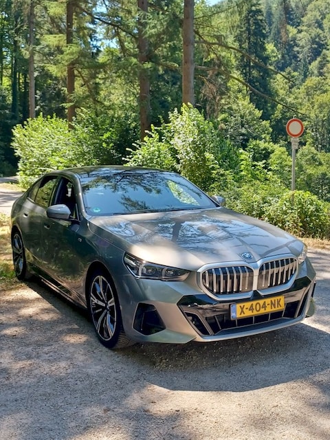 BMW 530e (2023)