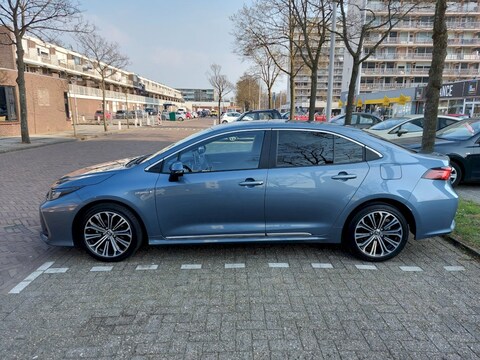 Toyota Corolla Sedan 1.8 Hybrid First Edition
