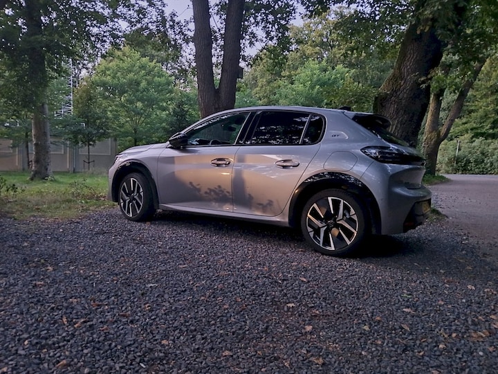Peugeot 208 GT 1.2 PureTech 100 (2024)