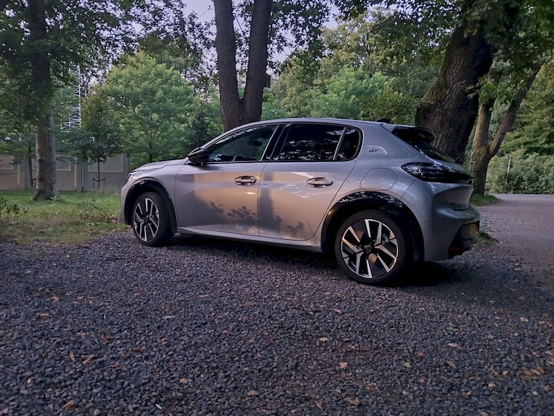 Peugeot 208 GT 1.2 PureTech 100 (2024)