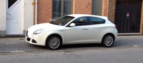 Alfa Romeo Giulietta 1.6 JTDm 105 Distinctive (2012)