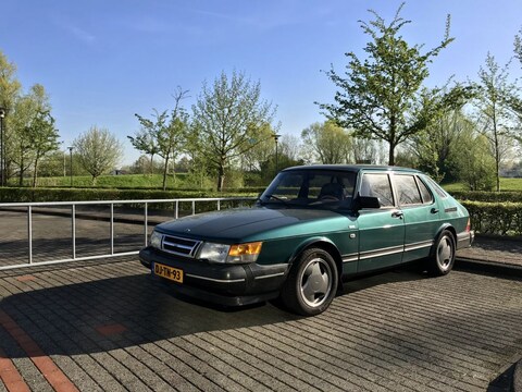 Saab 900S