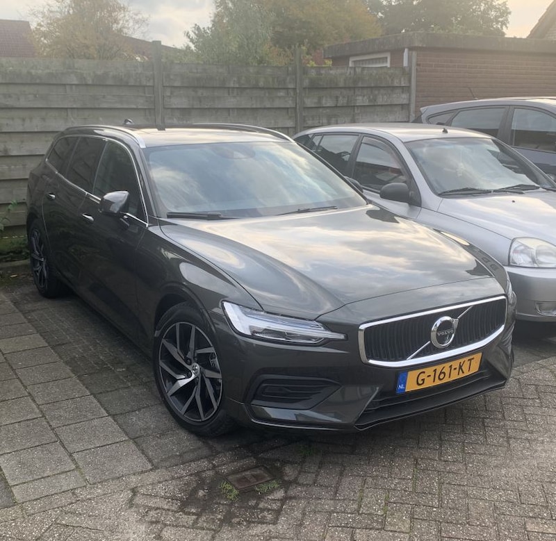 Volvo V60 T4 Momentum Pro (2019)