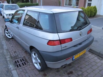 Alfa Romeo 145 2.0 TD L (1998)