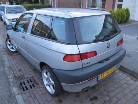 Alfa Romeo 145 2.0 TD L (1998)