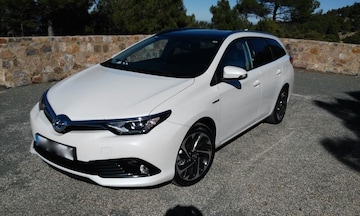 Toyota Auris Touring Sports 1.8 Hybrid Now (2015)