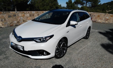 Toyota Auris Touring Sports 1.8 Hybrid Now (2015)