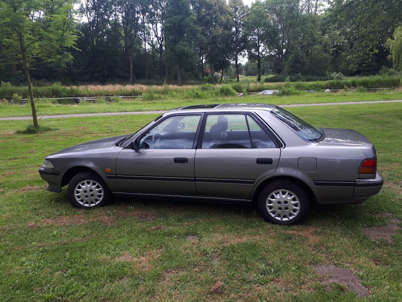 Toyota Carina II 1.6 XLi (1991)