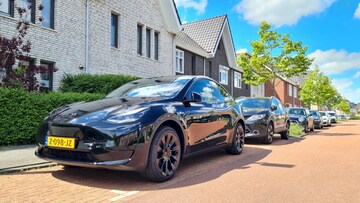Tesla Model Y (2024)