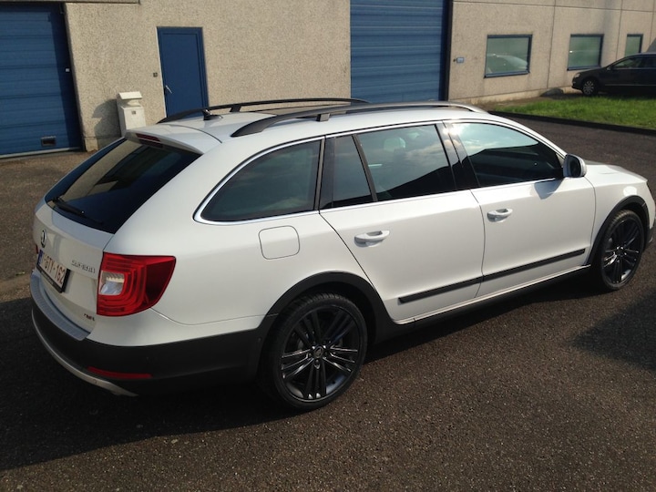 Skoda Superb Combi 3.6 V6 FSI 4x4 Elegance (2014)