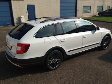 Skoda Superb Combi 3.6 V6 FSI 4x4 Elegance (2014)