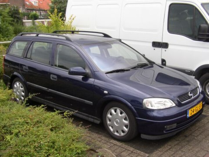 Opel Astra Stationwagon 2.2i-16V Pearl