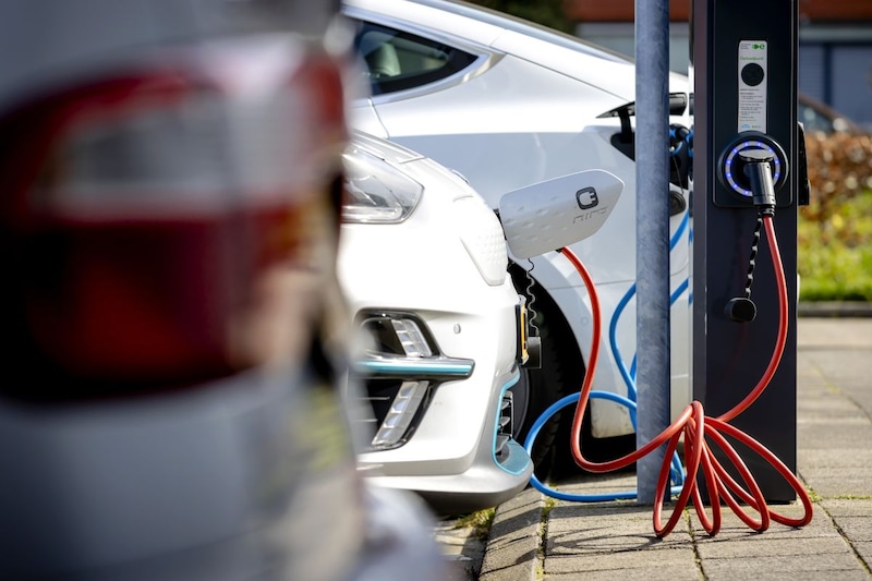 Laadpaalklevers zijn straks 'kleefgeld' kwijt bij palen van Allego