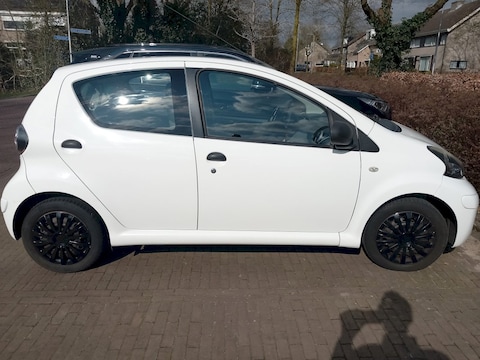 Toyota Aygo 1.0 12v VVT-i Now