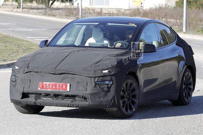 Vernieuwde Tesla Model Y: gesplitste koplampen en nieuwe bips