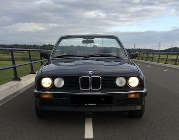 BMW 320i Cabrio (1989)