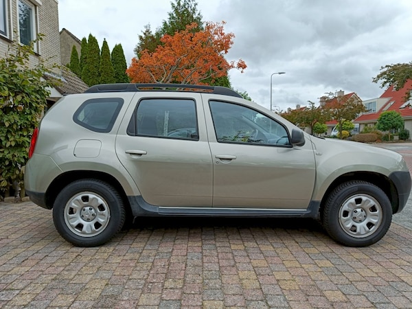 Dacia Duster 1.6 16V 4x4 Lauréate (2011)
