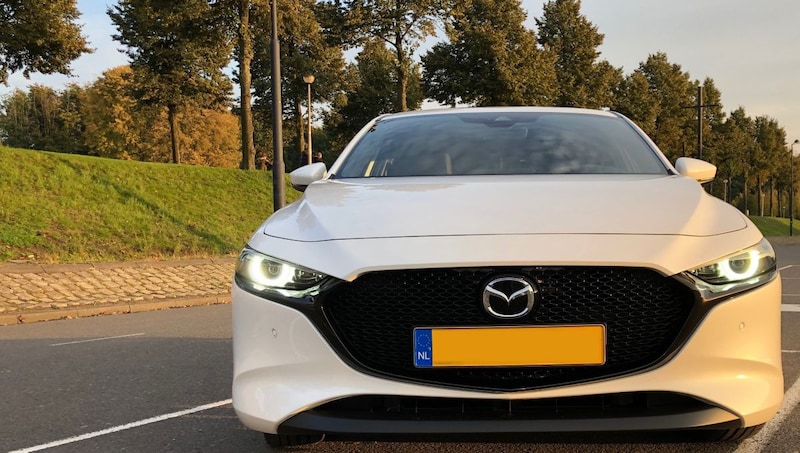 Mazda 3 SkyActiv-X 2.0 180 Luxury (2019)