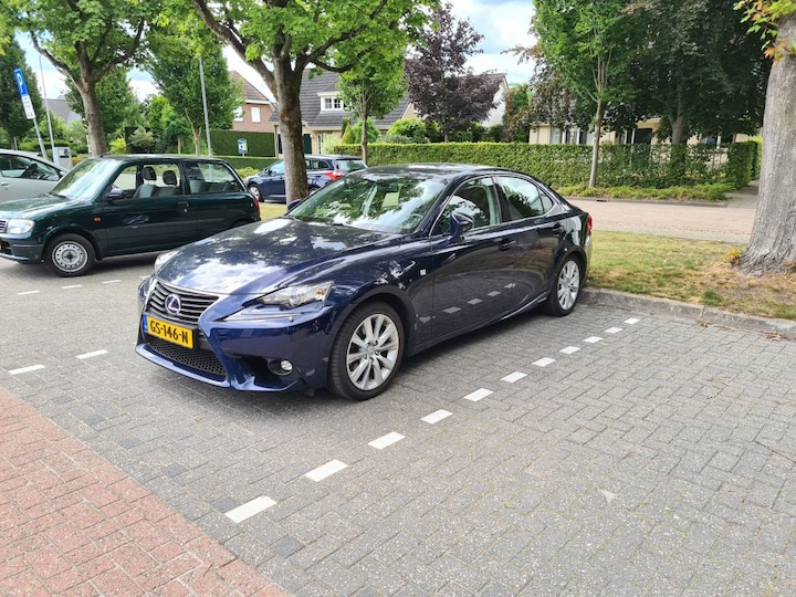 Lexus IS 300h 25th Edition (2015)