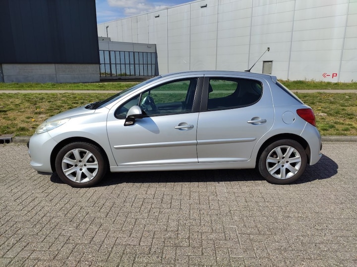 Peugeot 207 XS 1.6-16V (2006)