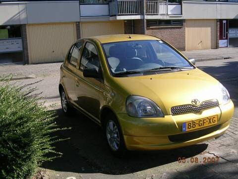 Toyota Yaris 1.3 16v VVT-i Linea Sol (2000)