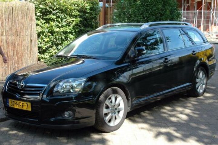 Toyota Avensis Wagon 1.8 16v VVT-i Luna