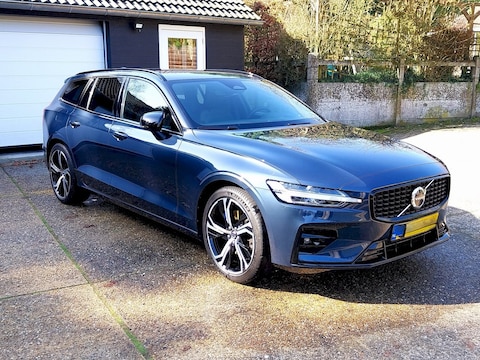 Volvo V60 B4 Plus (2022)