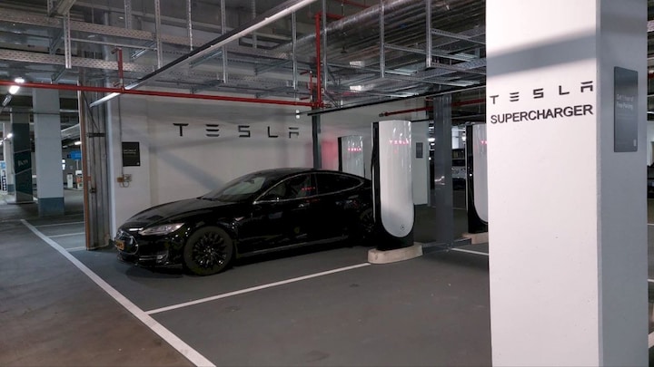 Tesla Model S 90D (2015)