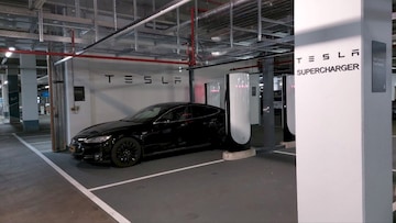 Tesla Model S 90D (2015)