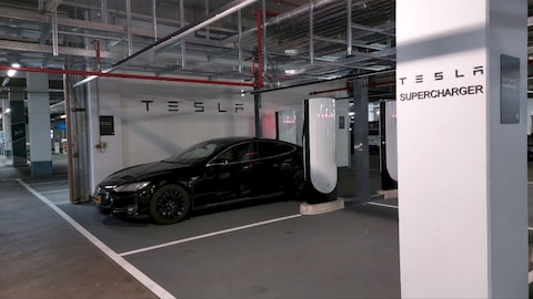 Tesla Model S 90D