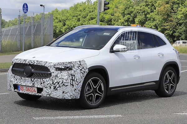 Spyshots Mercedes-Benz GLA