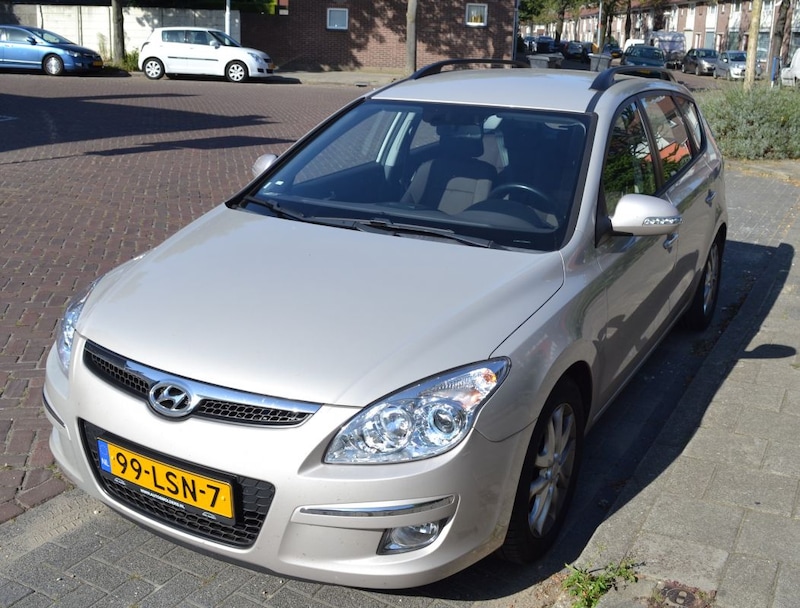 Hyundai i30 CW 1.6 CRDi VGT HP StyleVersion (2010)