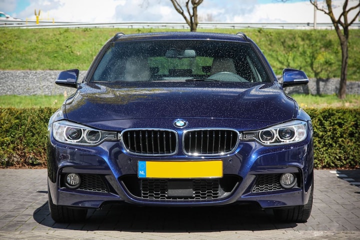 BMW 320i Touring High Executive (2014)
