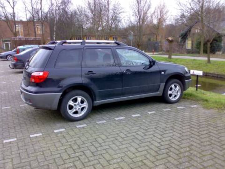 Mitsubishi Outlander 2.0 2WD Invite Plus (2006)