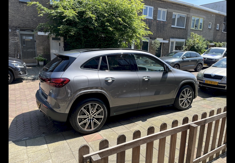 Mercedes-Benz EQA 250+ AMG Line (2024)