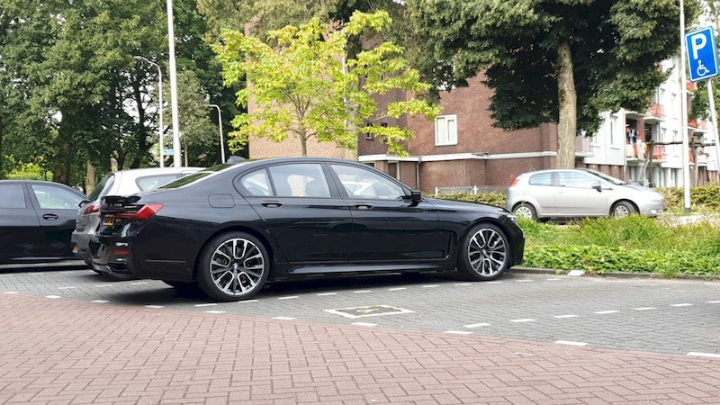 BMW 745e (2021)