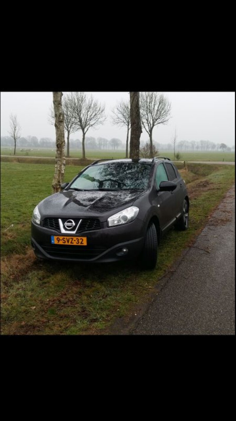 Nissan Qashqai 1.6 Connect Edition (2014)