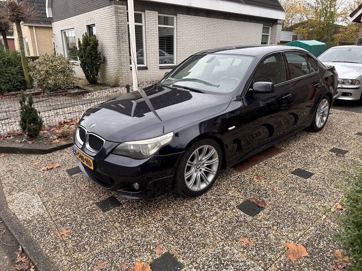 BMW 530i (2004)
