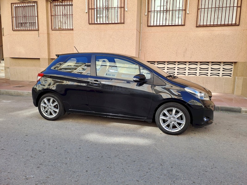 Toyota Yaris 1.3 VVT-i Dynamic (2012)