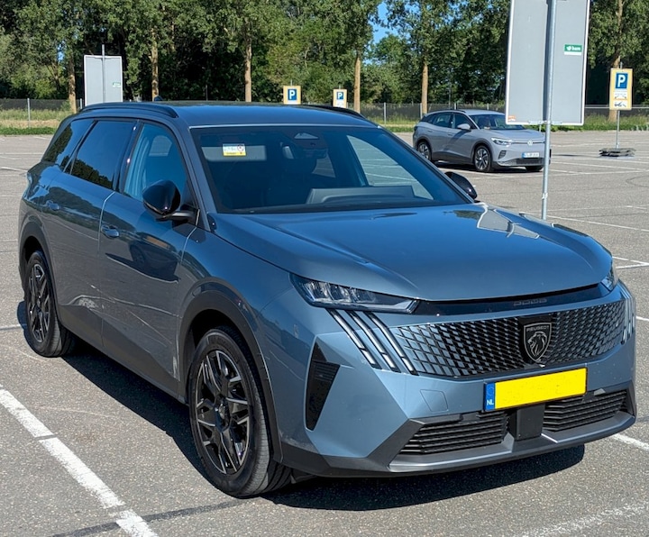 Peugeot 5008 Allure 1.2 Hybrid 136 (2025)
