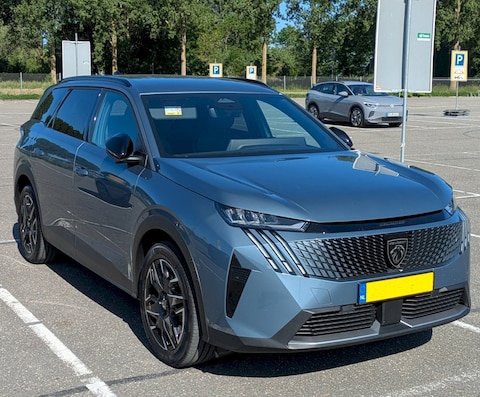Peugeot 5008 Allure 1.2 Hybrid 136